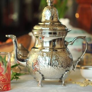 Théière marocaine artisanale en argent